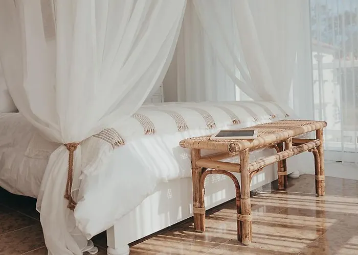 Bed & Breakfast Joy House 4*